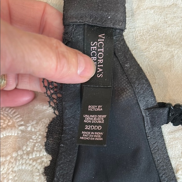 Victoria's Secret Black Lace Balconette Bra - Picture 7 of 7